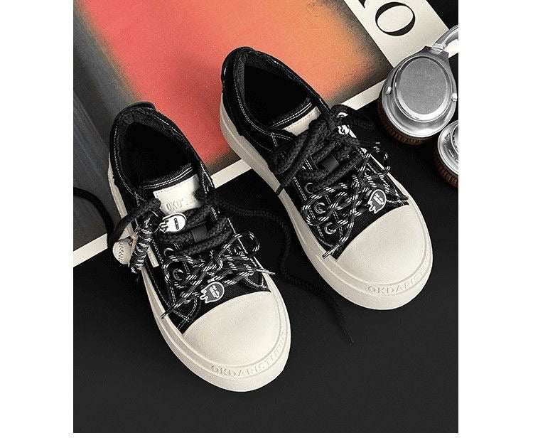 Ladies Trendy Sneakers with innovative lacing systems and cushioning sole Mune Fashion