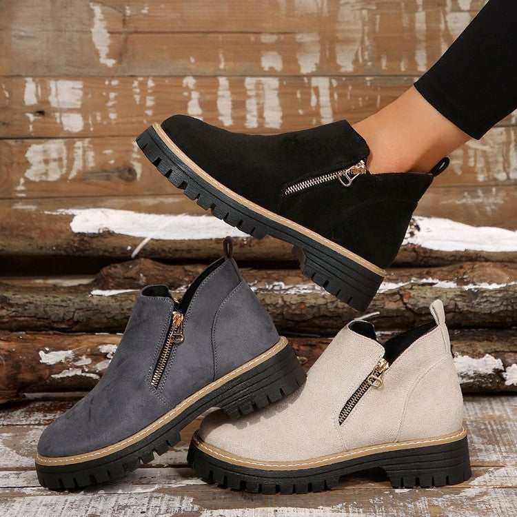 Damen Kurzschaft-Stiefeletten aus Veloursoptik mit seitlichem Reißverschluss und grober Profilsohle Mune Fashion