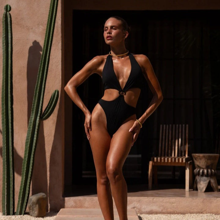 Women's one-piece swimsuit with fashionable cut-out and shimmering detail Mune Fashion