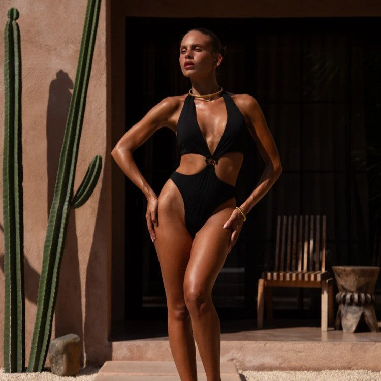 Women's one-piece swimsuit with fashionable cut-out and shimmering detail Mune Fashion