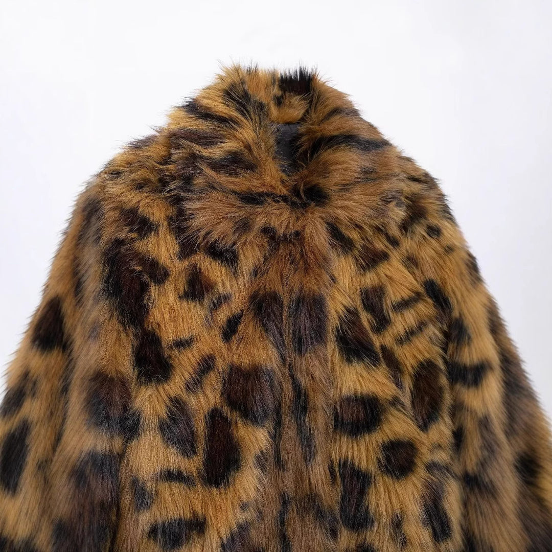 Women's longer faux fur coat in leopard print with oversized cut and cozy lining quality Mune Fashion