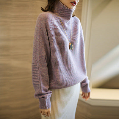 Women's turtleneck sweater made of fine ribbed knit with raglan sleeves and a relaxed silhouette Mune Fashion