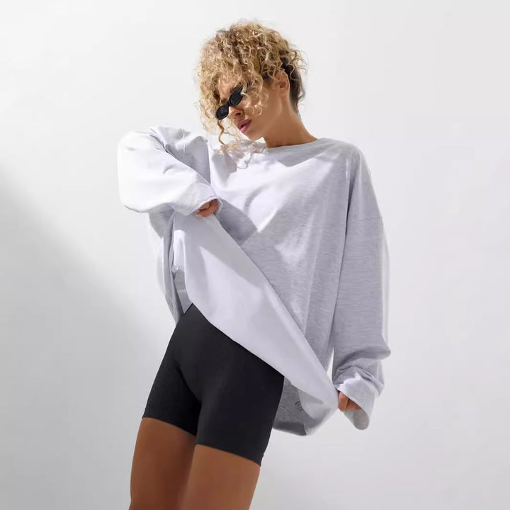 Women's loose sweatshirt with round neckline and extended oversized cut Mune Fashion