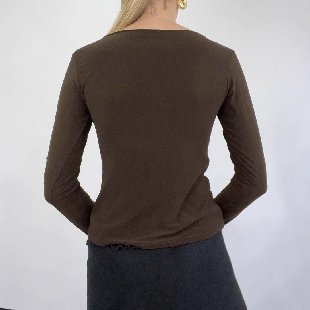 Women's figure-hugging long sleeve shirt with draped front and crocheted central applique Mune Fashion