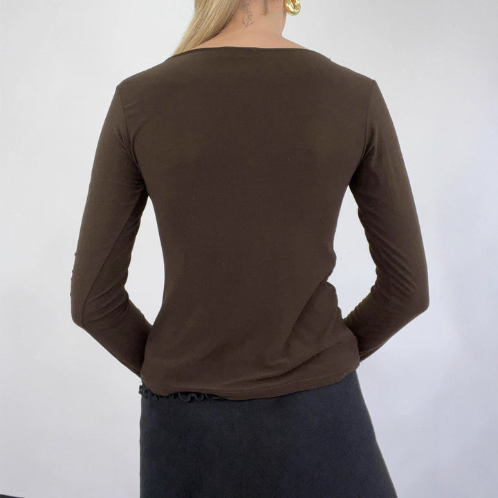 Women's figure-hugging long sleeve shirt with draped front and crocheted central applique Mune Fashion