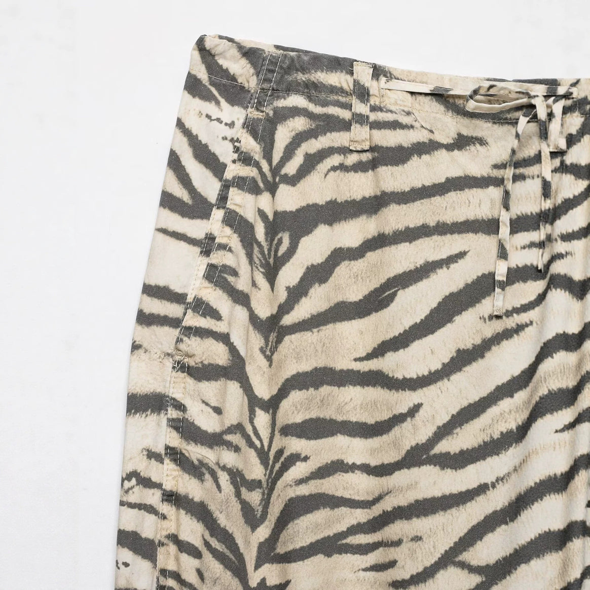 Women's lightweight wide ankle-length pants with drawstring waistband and zebra print Mune Fashion