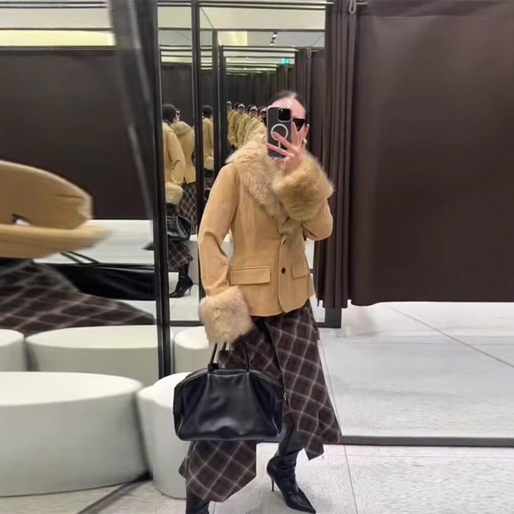 Women's short jacket made of faux suede with voluminous shawl collar and fur cuffs Mune Fashion