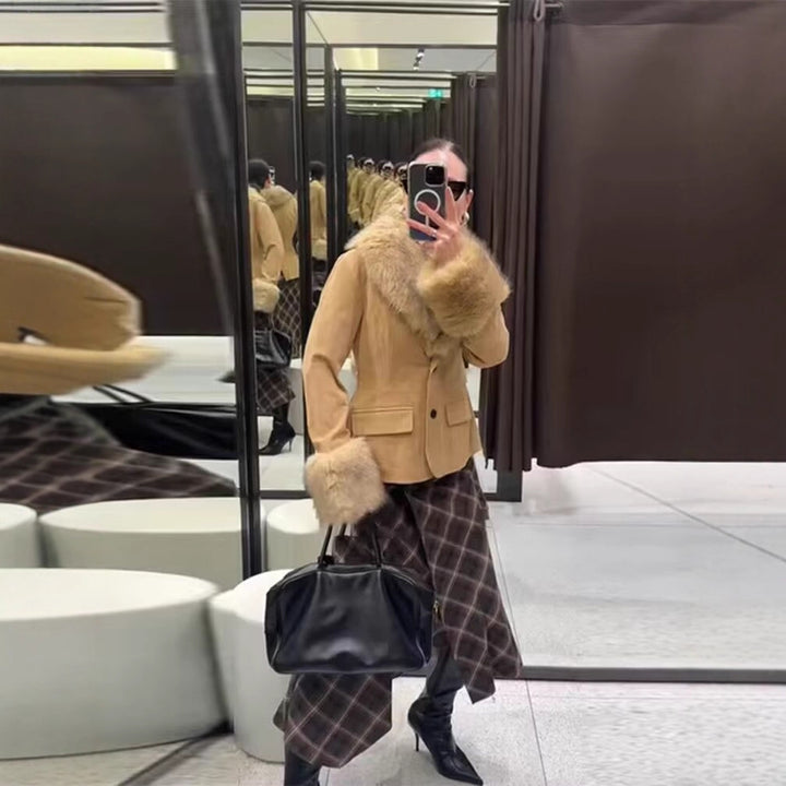 Women's short jacket made of faux suede with voluminous shawl collar and fur cuffs Mune Fashion