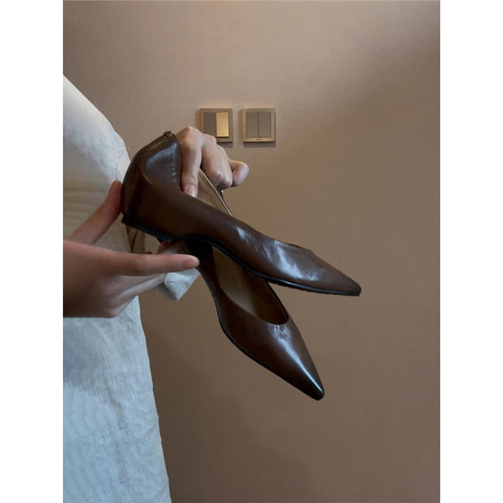 Women Elegant pointed flat slippers made of soft smooth leather with ergonomic comfort insole Mune Fashion