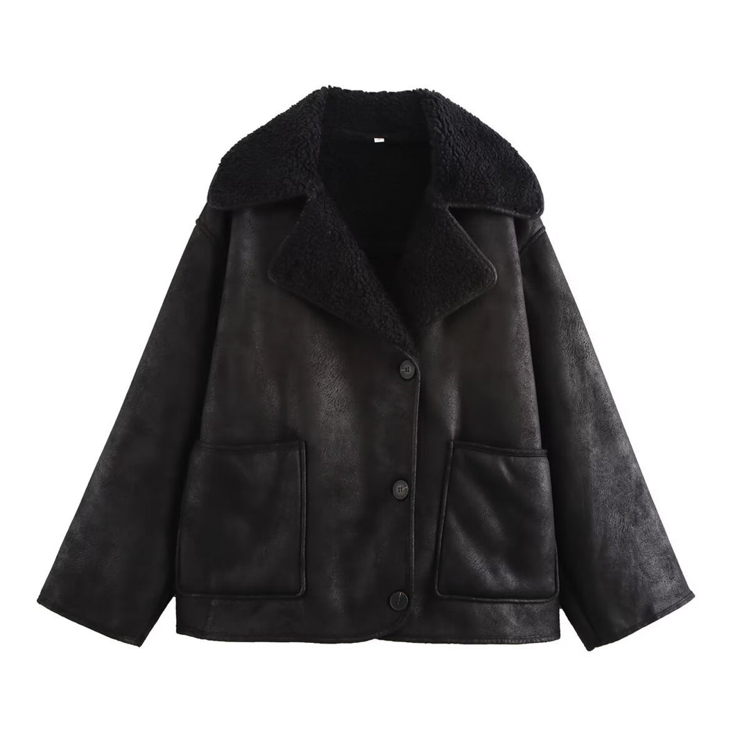 Women’s short jacket in boxy cut made of suede imitation with teddy lining and large flap pockets Mune Fashion