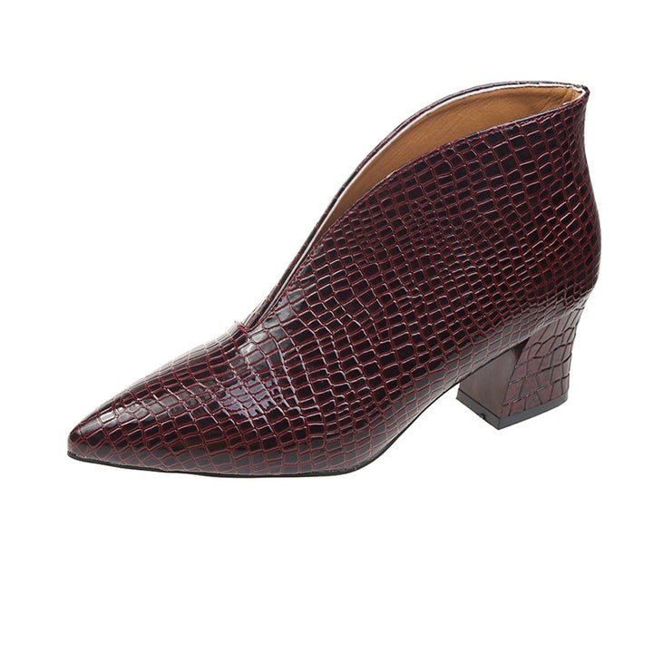 Women's pointed ankle boots with crocodile embossing and low kitten heel Mune Fashion
