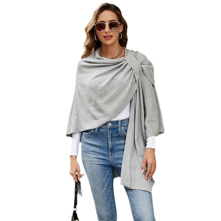 Women's hooded poncho made of fine knit with asymmetric hem Mune Fashion