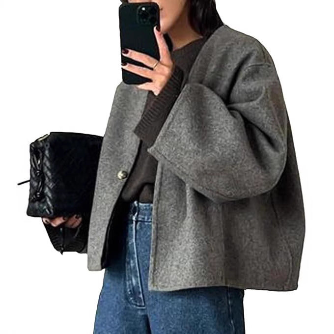 Women's cropped oversized wool jacket with boxy cut and single-button closure Mune Fashion