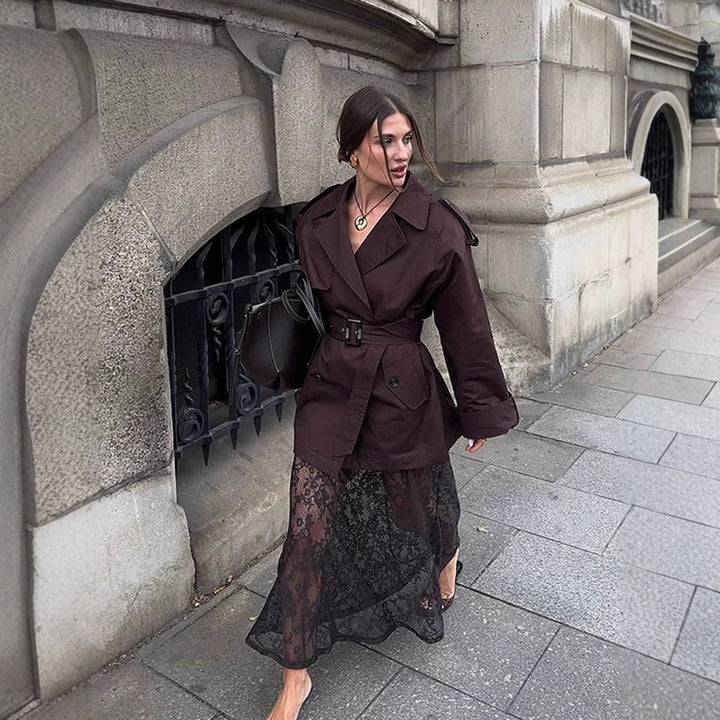 Women's short trench coat with oversized cut, waist belt and prominent shoulder patches Mune Fashion