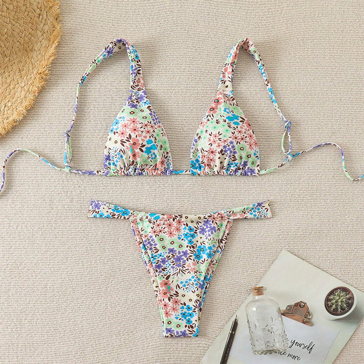 Women's Triangle Bikini with Elegant Floral Pattern Mune Fashion