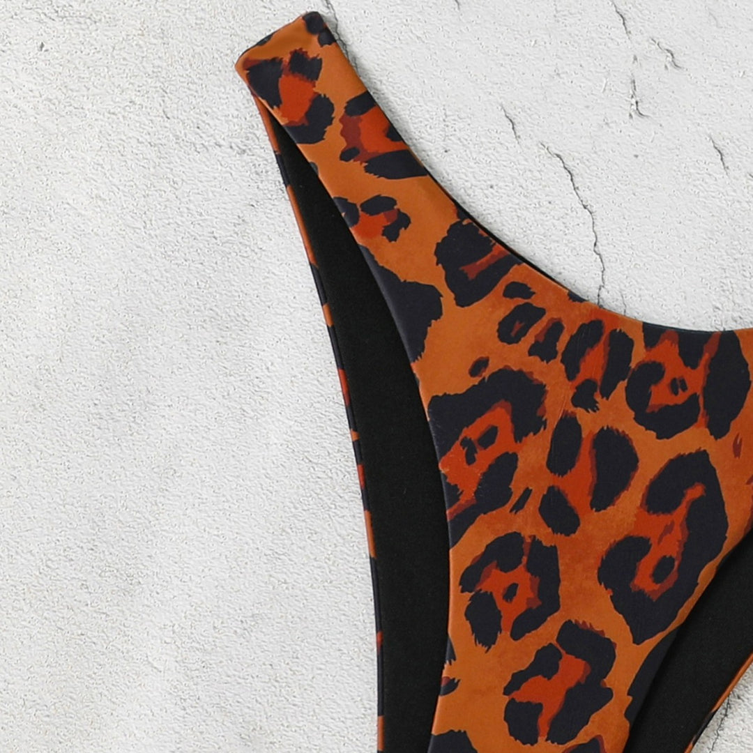 Women’s triangle bikini with high-cut bottom and animal print Mune Fashion