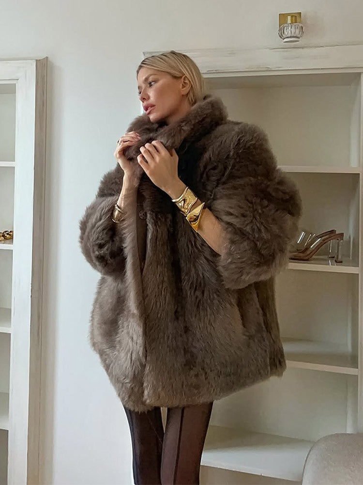 Women's short coat made of luxurious teddy faux fur with balloon sleeves and shawl collar Mune Fashion