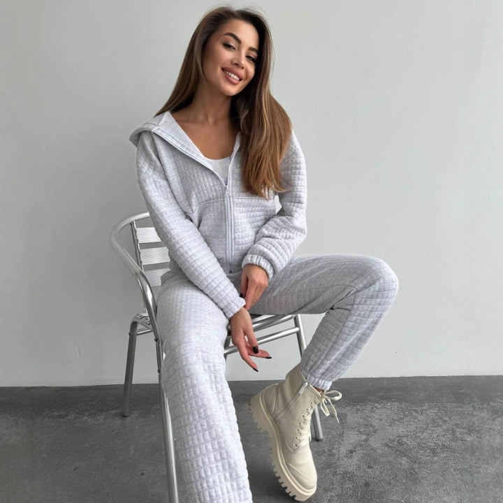 Women's quilted lounge two-piece set made of soft fleece with hooded zip jacket, high-waist pants, and bustier top Mune Fashion