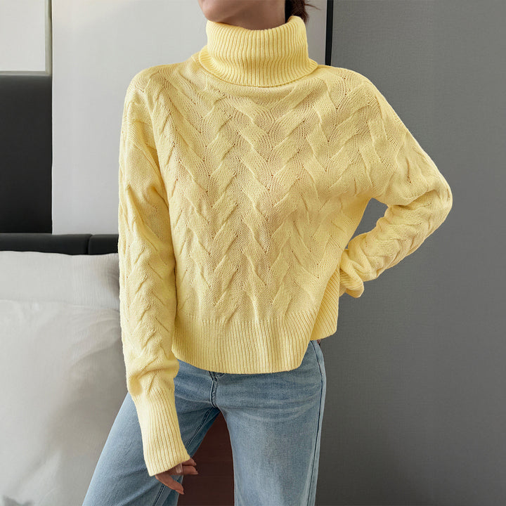 Women's chunky knit turtleneck sweater with cable structure, oversized fit and longer sleeves Mune Fashion
