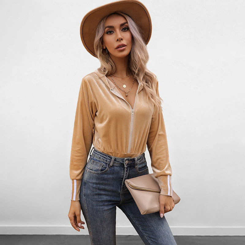 Women's short-cut velvet top with zipper, V-neck and sporty contrast stripes Mune Fashion