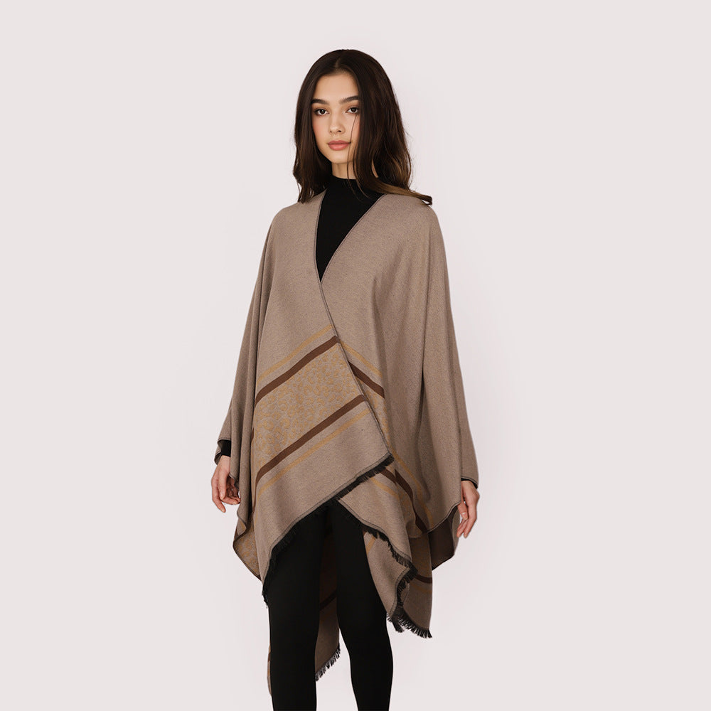 Women's cape poncho made of fine knit with leopard border and asymmetrical hem Mune Fashion