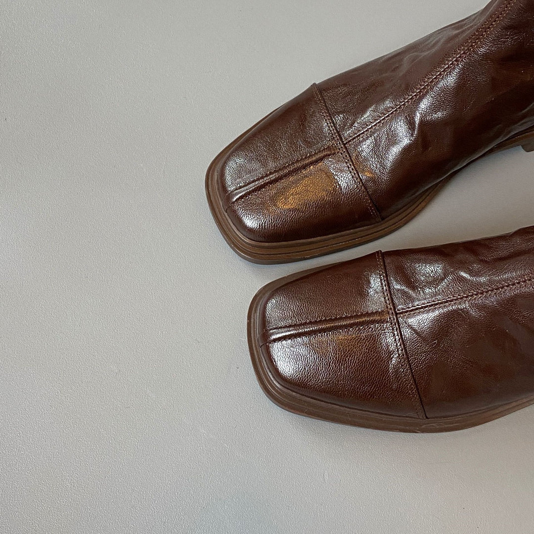 Women's leather boots with square toe and patterned rubber sole Mune Fashion