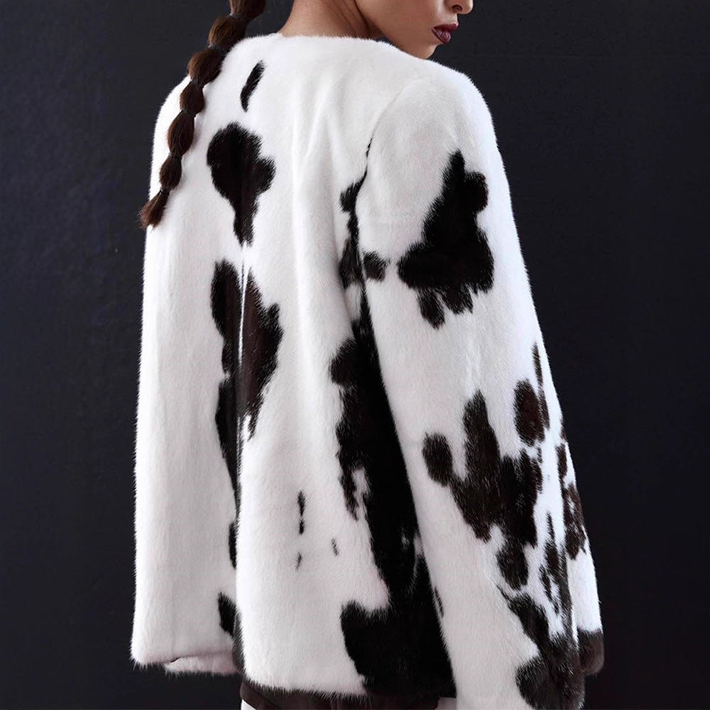 Women's short coat made of faux fur with boxy silhouette and cow print pattern Mune Fashion