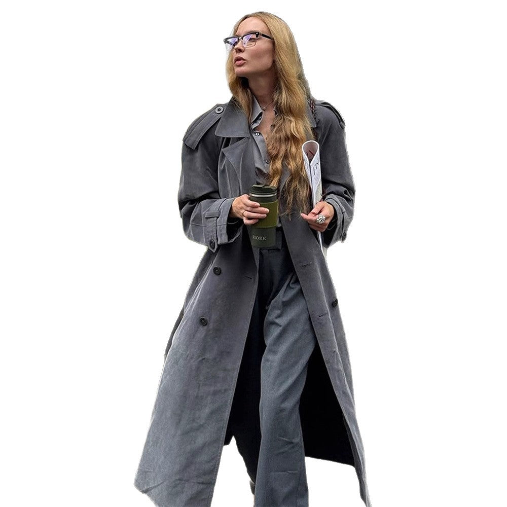 Women's Maxi Long Oversize Trench Coat made of soft velvet with shoulder patches and double-breasted button placket Mune Fashion