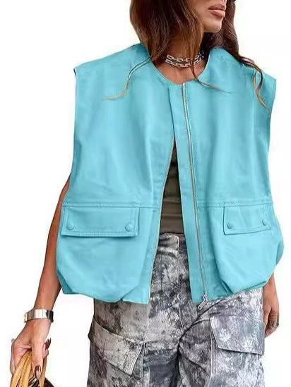 Women's sleeveless utilitarian vest with zipper and flap pockets Mune Fashion