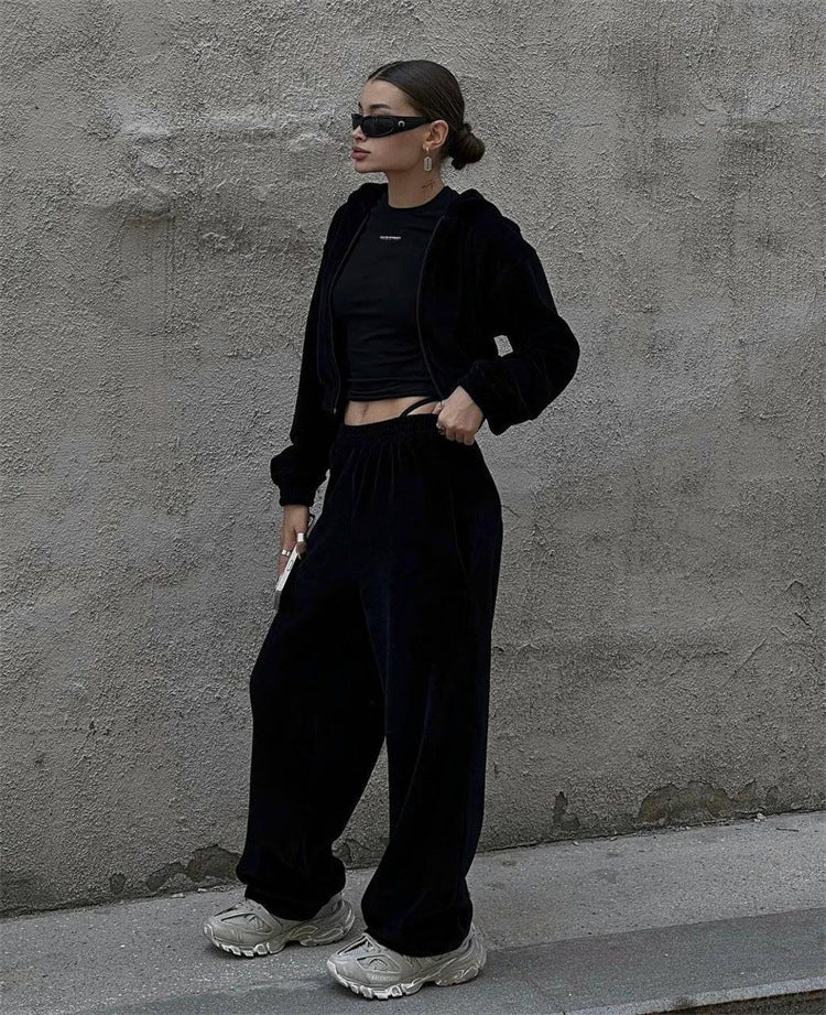 Women's velvet training suit two-piece with cropped hoodie and high waist jogger pants Mune Fashion
