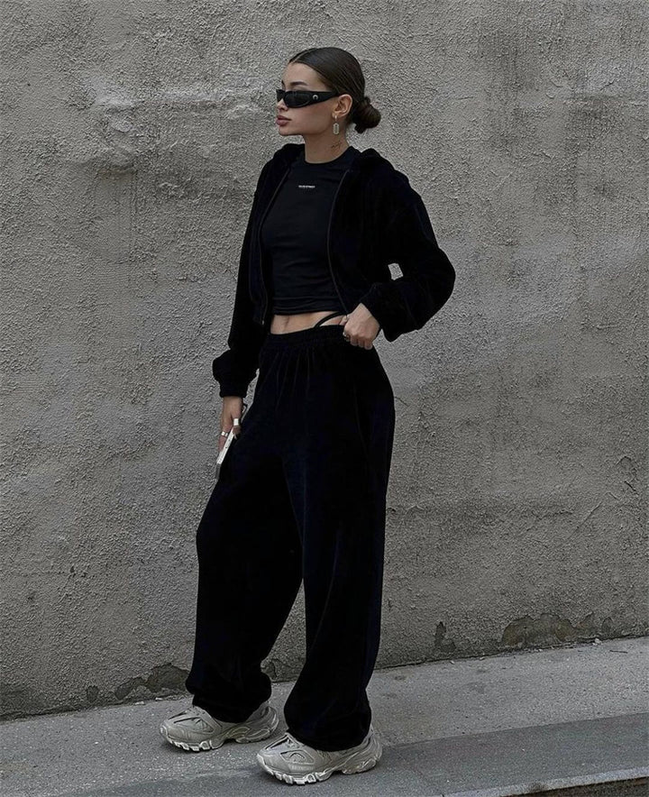 Women's velvet training suit two-piece with cropped hoodie and high waist jogger pants Mune Fashion