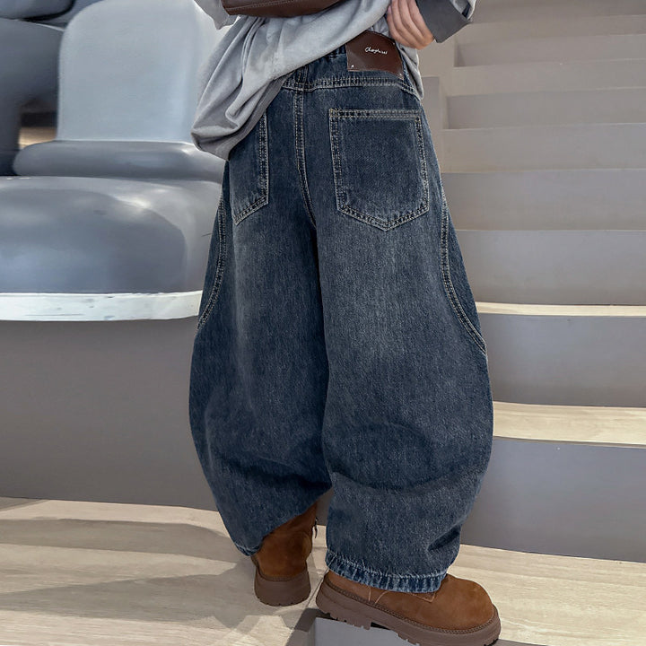 Ladies wide jeans pants with unique cut Mune Fashion
