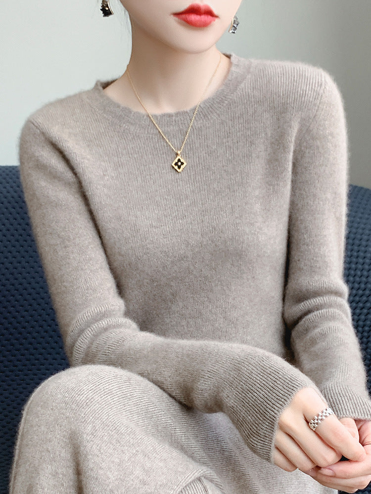 Women's Soft Fine Knit Sweater with Wavy Round Neckline and Cashmere-like Surface Mune Fashion