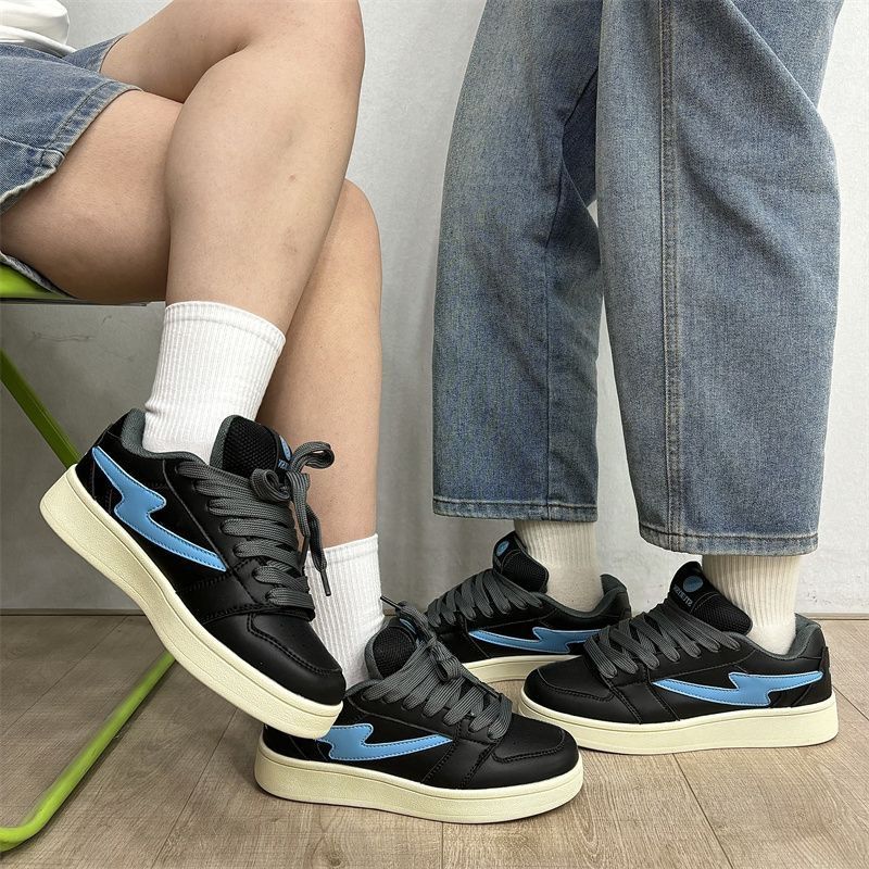 Women's sporty sneakers with padded shaft by Mune Fashion