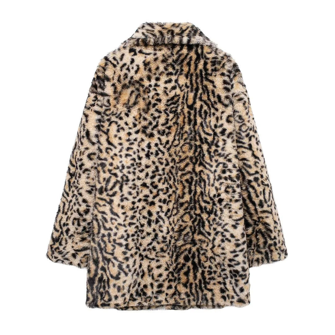 Women's oversized faux fur coat with leopard print, voluminous shawl collar and practical side pockets Mune Fashion