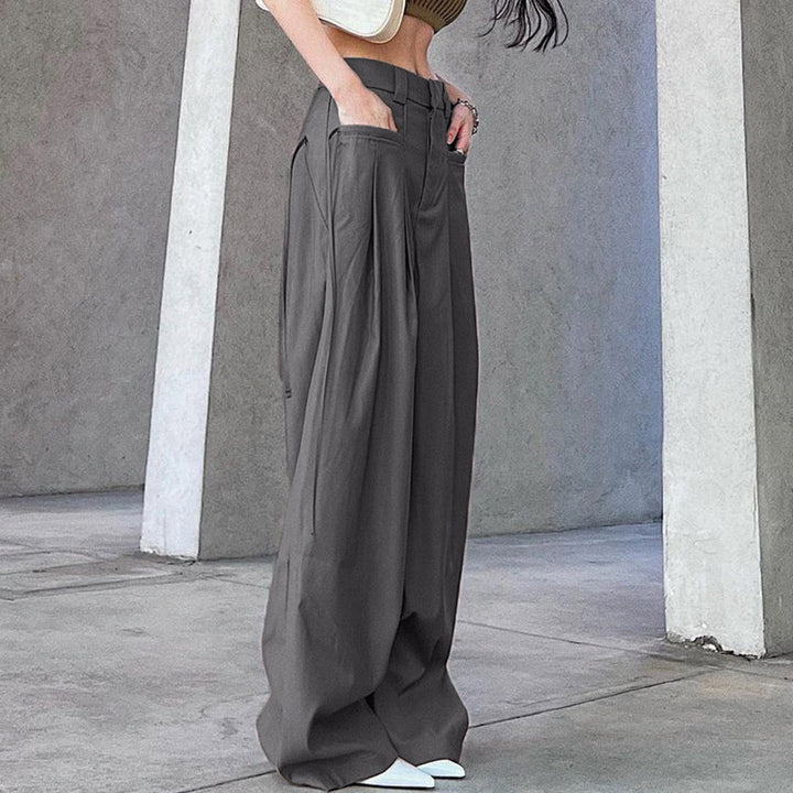 Women's high-waisted wide pleated cargo pants with cargo details, belt loops, and straight leg cut Mune Fashion