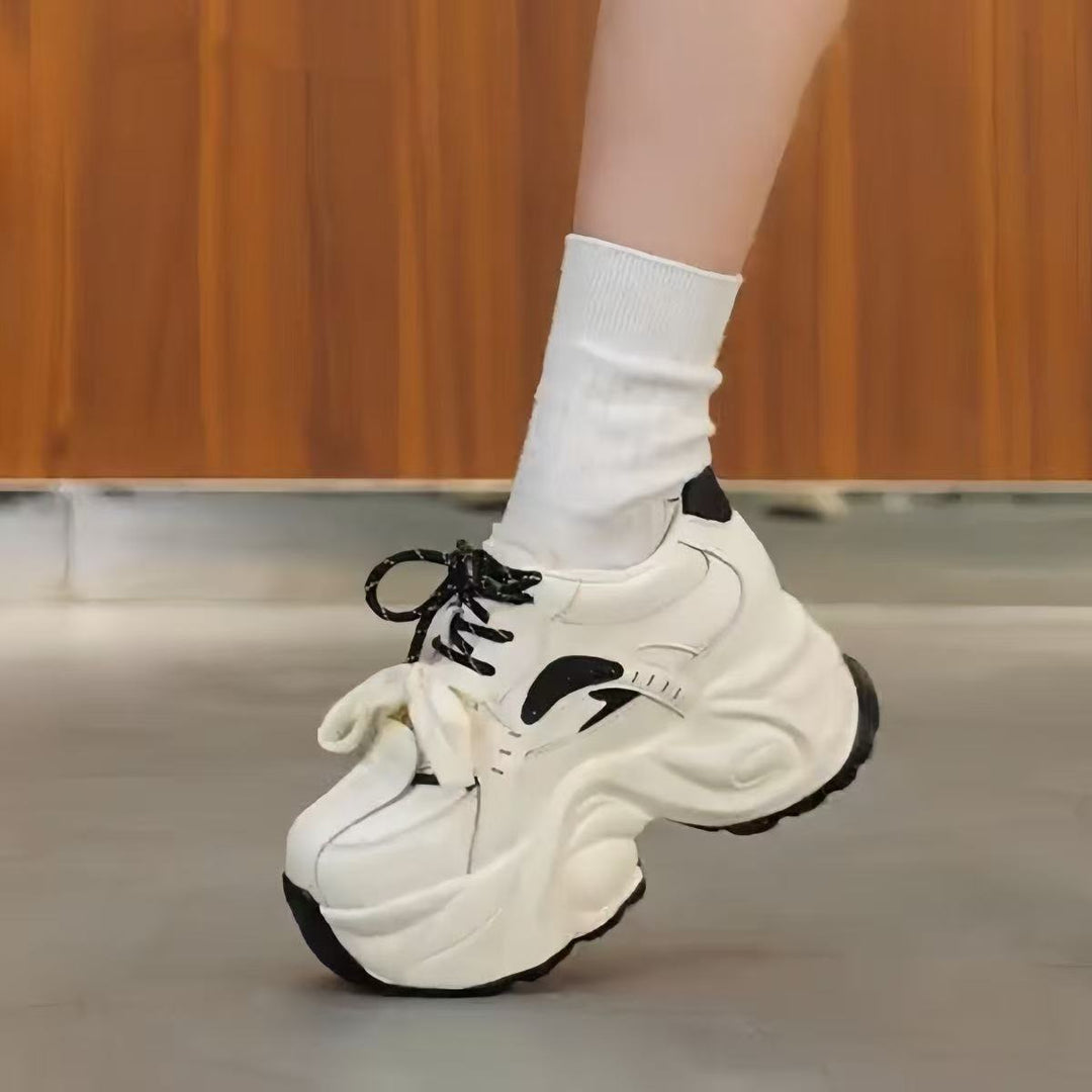 Women Chunky Sneaker with innovative cushioning system and breathable surface structure Mune Fashion