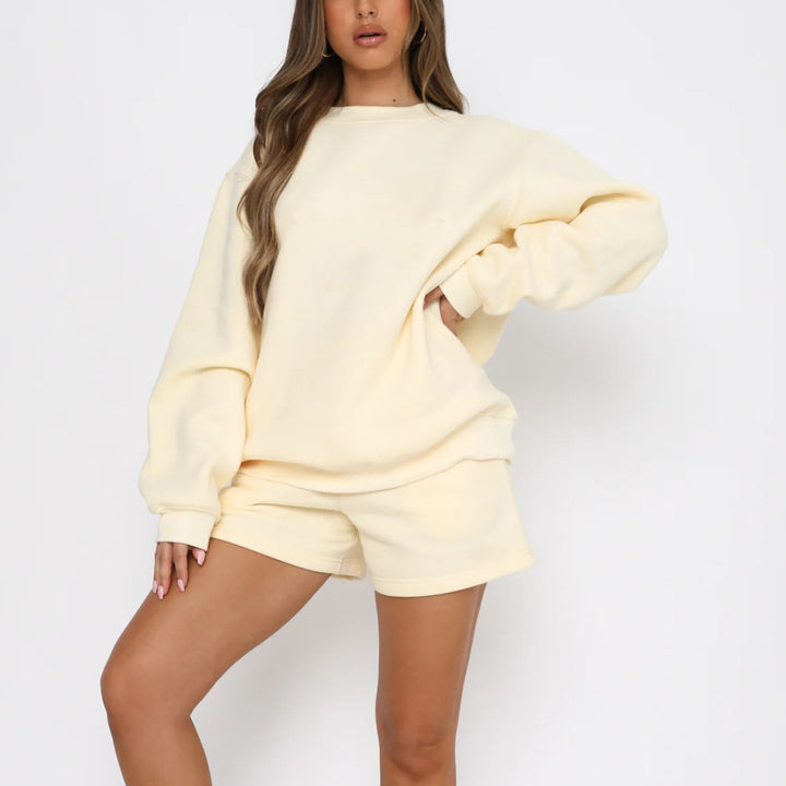 Women Oversized Lounge Set with French Terry Sweatshirt, Round Neck and Loose Sweat Shorts Mune Fashion