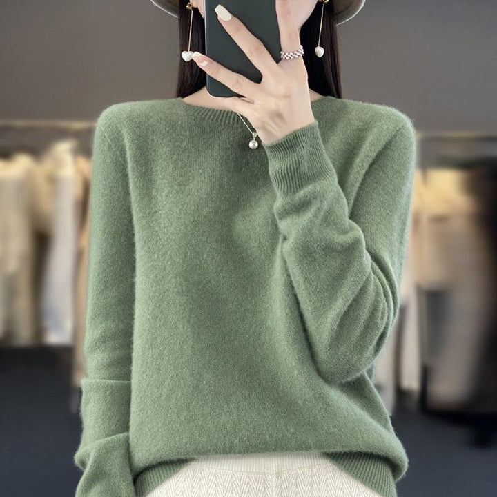 Ladies Loose Fine Knit Pullover with Round Neckline and Fluffy Angora Look Mune Fashion