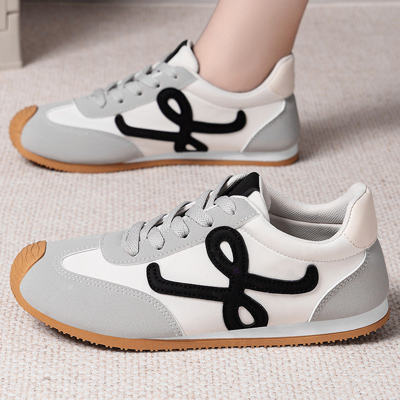 Ladies Sporty Sneakers with Soft Upper Material and Comfortable Sole Mune Fashion