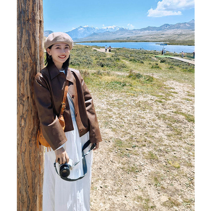Women's short jacket made of faux leather with a boxy cut and shirt collar Mune Fashion