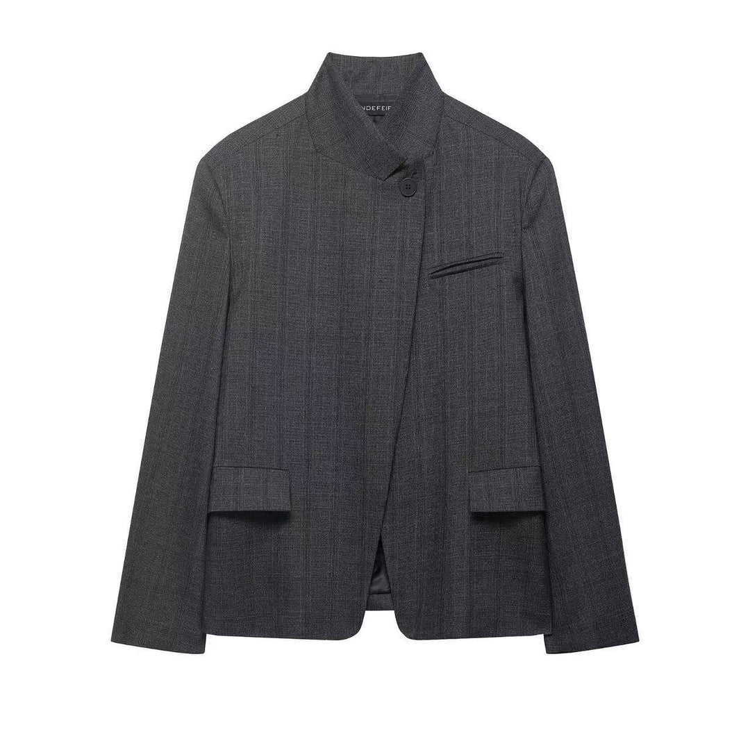 Women's short blazer with stand-up collar, asymmetric button placket and flap pockets Mune Fashion
