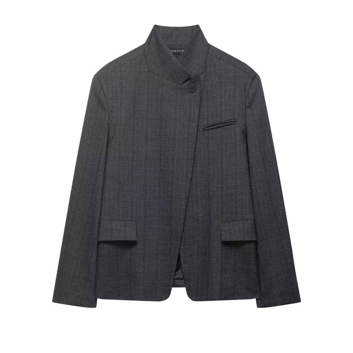 Women's short blazer with stand-up collar, asymmetric button placket and flap pockets Mune Fashion
