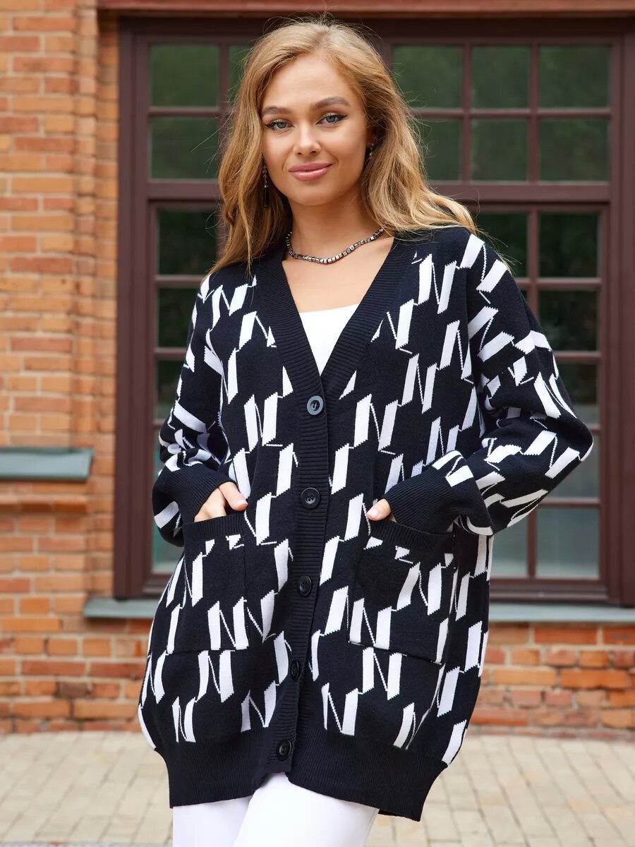 Women Oversized knit cardigan with V-neck, button placket and side pockets Mune Fashion