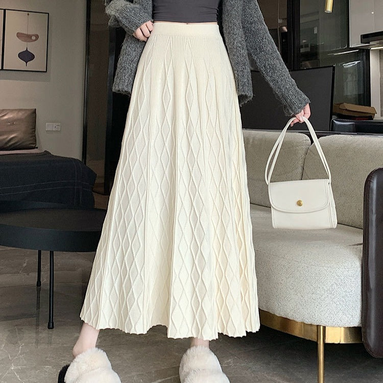 Women's long, pleated skirt with diamond pattern Mune Fashion