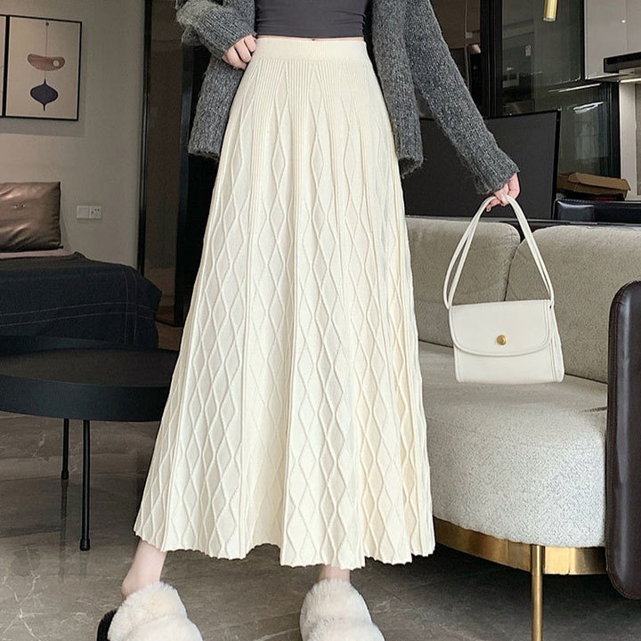 Women's long, pleated skirt with diamond pattern Mune Fashion