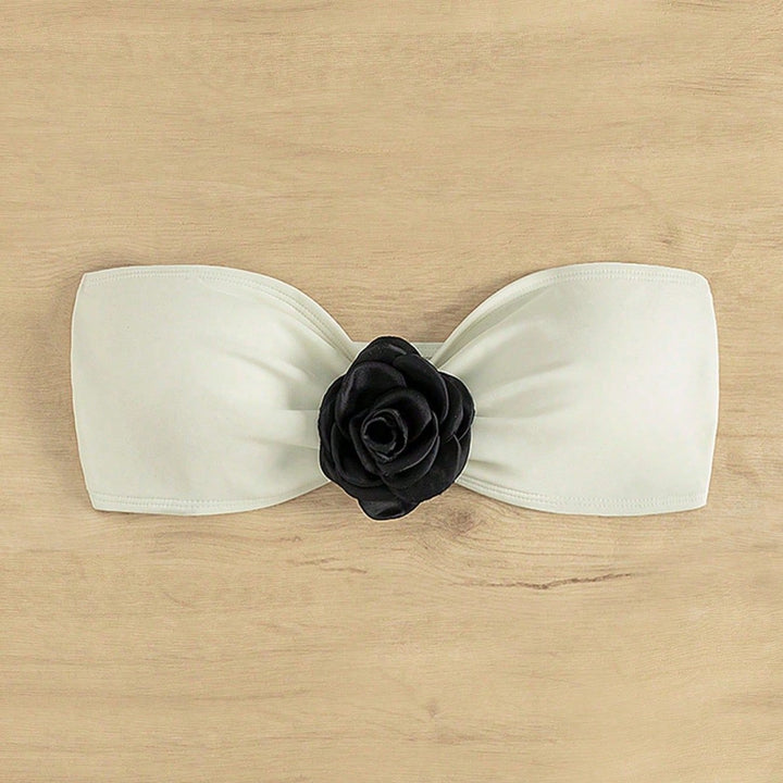 Women’s bandeau bikini top with decorative flower appliqué Mune Fashion