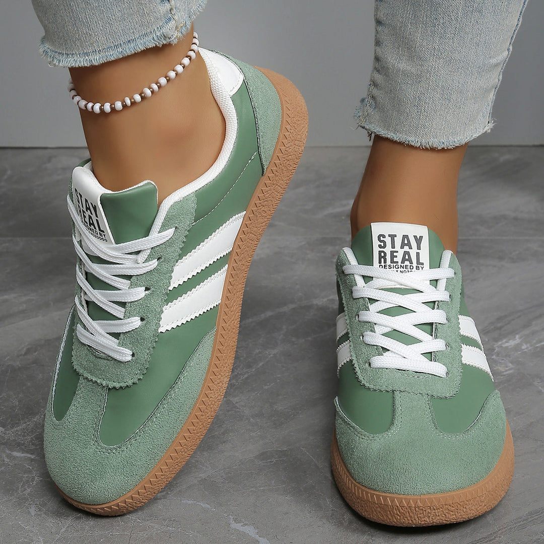 Women's sneakers in sporty retro design with breathable mesh inserts and comfortable sole Mune Fashion