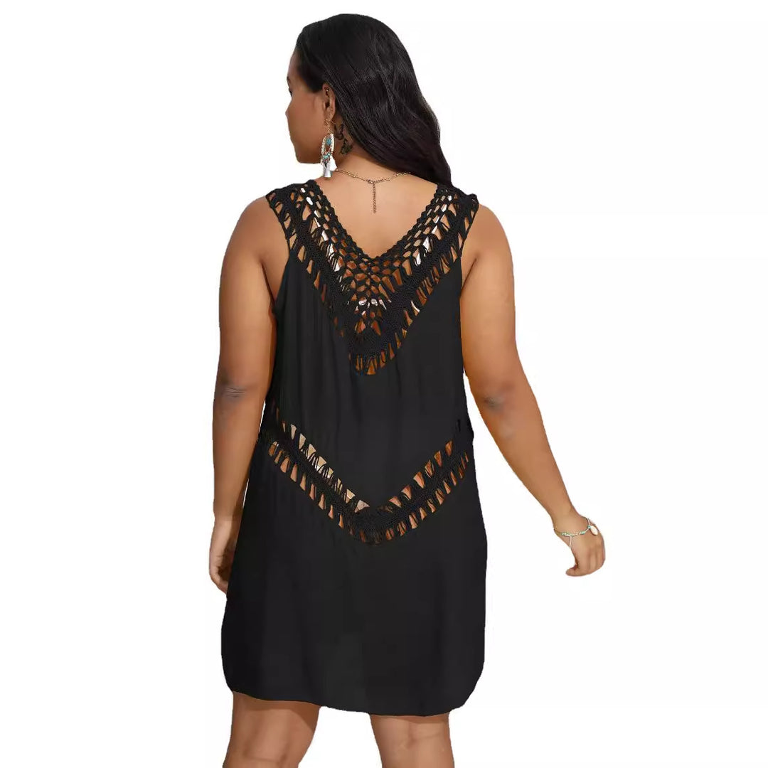 Ladies airy crochet dress with V-neck and decorative cut Mune Fashion