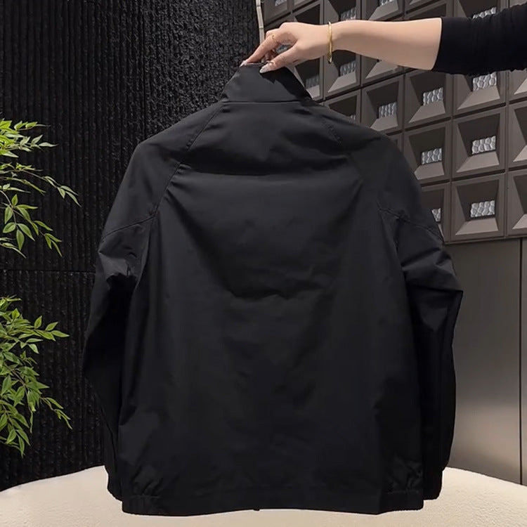 Men's Lightweight Windbreaker with Practical Storage Mune Fashion